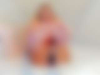 EllisaCherry MILF webcam performer live streaming