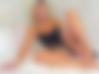 EllisaCherry's Live Sex Cam Show