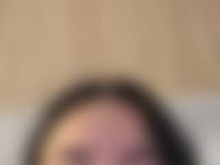 Live cam show with Kira Lopez - Asian Squirt on friskycurves.com
