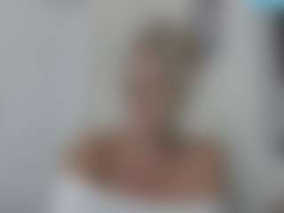 Live cam show with Jordyn Lvee - Striptease Granny on AdultVida.com