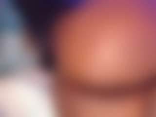 Live cam show with VictoriiaHill - Belly on Camsoda
