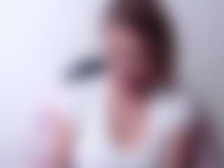 Live cam show with samanthawhatson - Striptease MILF on Hubzter Live