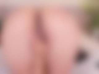 Live cam show with CloeHarp - Ass Clapping on SpunkLive