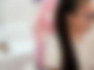 Live cam show with Anny - Striptease on StripNow