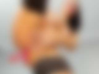 Live cam show with KellySuper - Facesitting on friskycurves.com