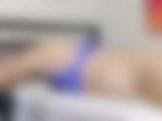 Live cam show with JamieTBack - Average on StripNow