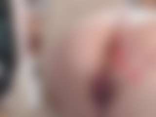 Live cam show with CrazyMomy - Bedroom Mature on Camming Site