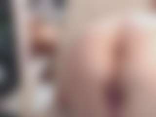 Live cam show with CrazyMomy - Skinny MILF on MyBangCams
