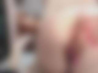 CrazyMomy MILF webcam performer live streaming
