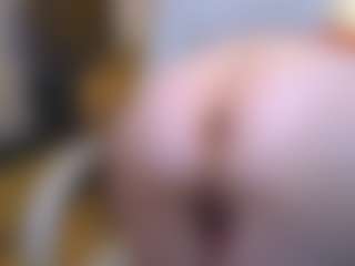Live cam show with CrazyMomy - Living Room on Camming Site