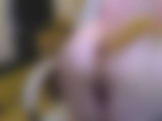 Performer in webcam MILF CrazyMomy in streaming live