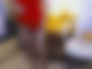 Live cam show with CrazyMomy - Bedroom MILF on camtv