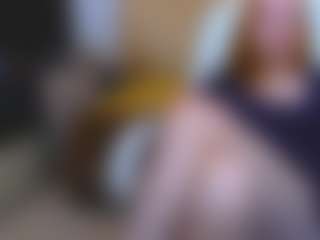 Live cam show with CrazyMomy - Living Room on xxxlivecams.org