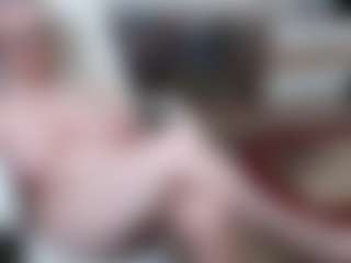 EllyBoobs MILF webcam performer live streaming