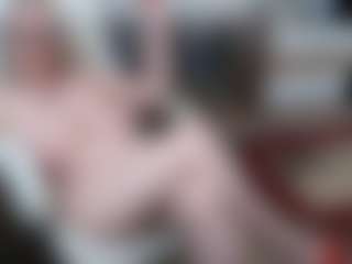 Live cam show with EllyBoobs - Middle Aged on StripNow