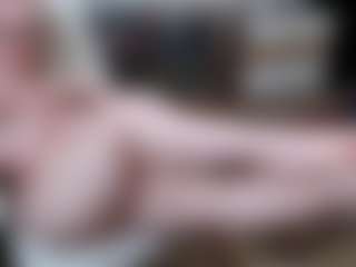 Live cam show with EllyBoobs - Mature on AdultVida.com