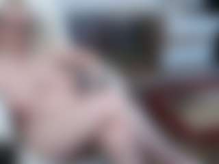 Live cam show with EllyBoobs - Blonde Hair MILF on camgirlchat.live