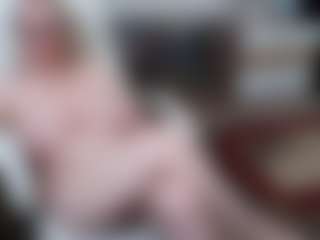 EllyBoobs MILF webcam performer live streaming