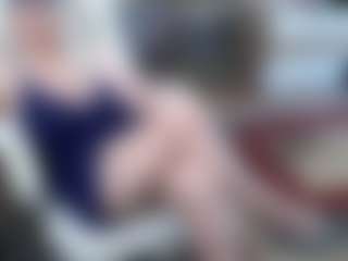 EllyBoobs MILF webcam performer live streaming