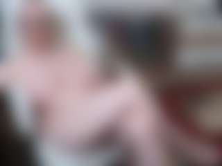 EllyBoobs MILF webcam performer live streaming