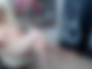 Live cam show with EllyBoobs - Blonde Hair MILF on CSO-WL