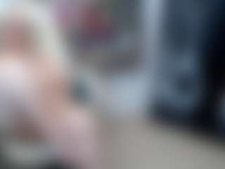 Live cam show with EllyBoobs - Blonde Hair Middle Aged on live.xbliss.ai
