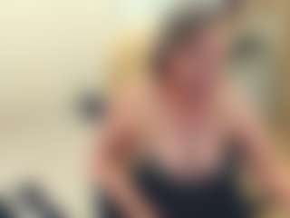 Live cam show with PervertGrandma - Granny on luckytryst.com