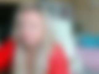 Live cam show with SquirtySexyMilf - Middle Aged on AdultVida.com