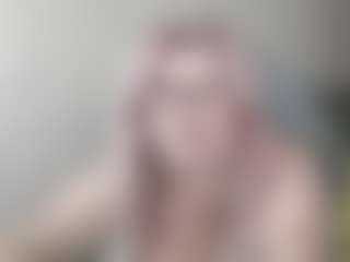 Live cam show with DianaCrystal - Glasses on makecum.org