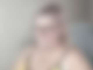 Live cam show with DianaCrystal - Glasses on liverealitysex.com