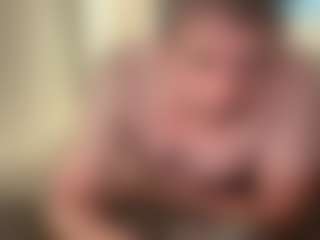 Live cam show with Crumslut - Pegging on Camsoda