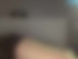Live cam show with Crumslut - Athletic Public on StripNow