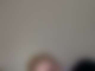 Live cam show with Crumslut - Pegging on madthumbs