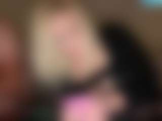 Live cam show with Crumslut - Blue Eyes on madthumbs