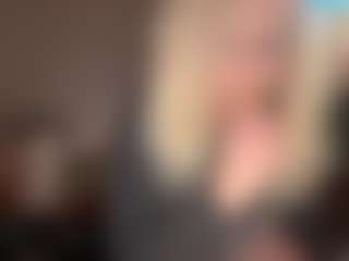 Live cam show with Crumslut - Shaved Pussy on Camsoda