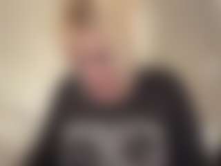 Live cam show with Crumslut - Oil on thefappeningchat.com