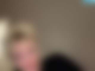 Live cam show with Crumslut - Athletic Public on Gym Cam Girls