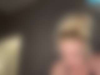 Live cam show with Crumslut - Blonde Hair on Camsoda