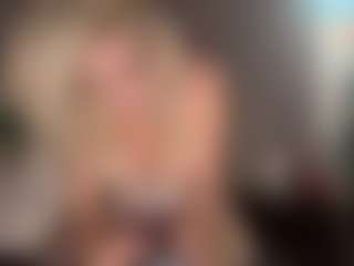 Live cam show with Crumslut - Pegging on CamClone