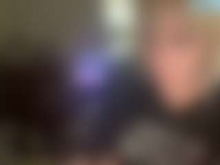 Live cam show with Crumslut - Living Room on Camsoda