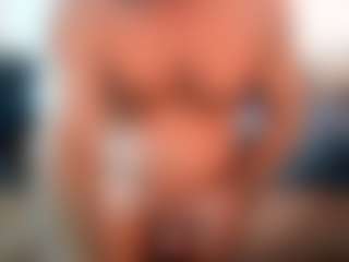 qwerty2318's Live Sex Cam Show