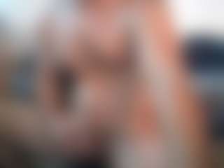 qwerty2318's Live Sex Cam Show