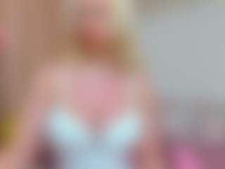 Live cam show with Anna - Average on Camsoda Late Night