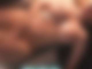 Leya MILF webcam performer live streaming