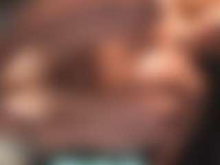 Leya MILF webcam performer live streaming