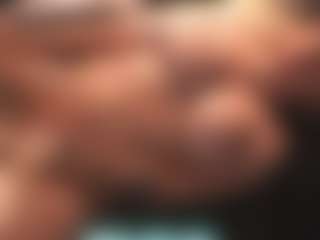 Live cam show with Leya - Cumslut on AdultVida.com