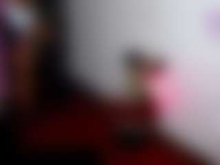Live cam show with emerald00 - Athletic on SmokeAndPoke