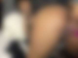 Show de cam en vivo con HannaEbony - Ebony Petite en Camsoda
