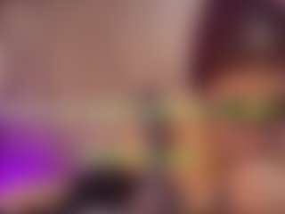 Veronica MILF webcam performer live streaming