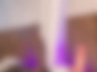 Live cam show with Veronica - Fingers on Camsoda
